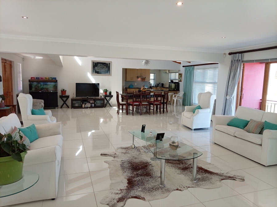 4 Bedroom Property for Sale in Mountainside Western Cape